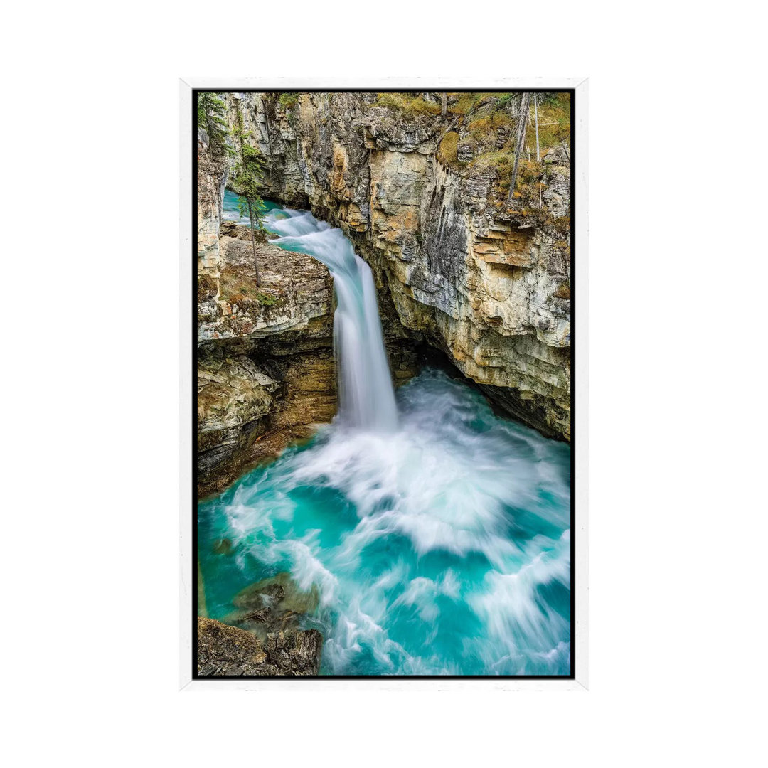 Spiegelung eines Berges im Wasser, Beauty Creek, Stanley Falls, Jasper National Park, Alberta, Kanada