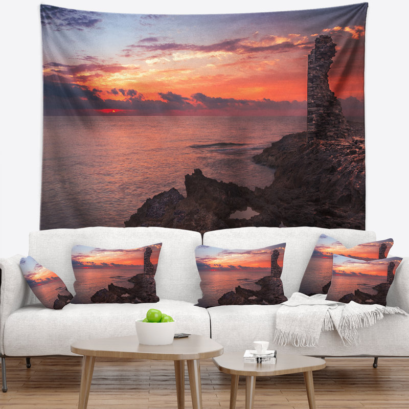 Tapisserie Red Rocky Beach avec ruines antiques, H 50 po x l 60 po