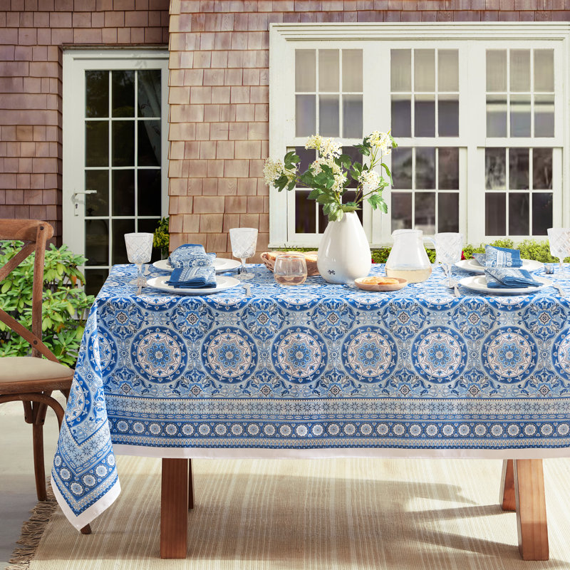 Nappe géométrique intérieure / extérieure résistante aux taches, 60 po x 84 po