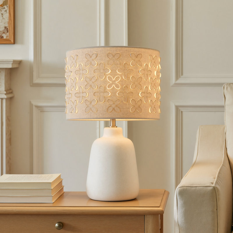 Lampe de table 17,25 po en céramique avec abat-jour floral, Blanc, Beige