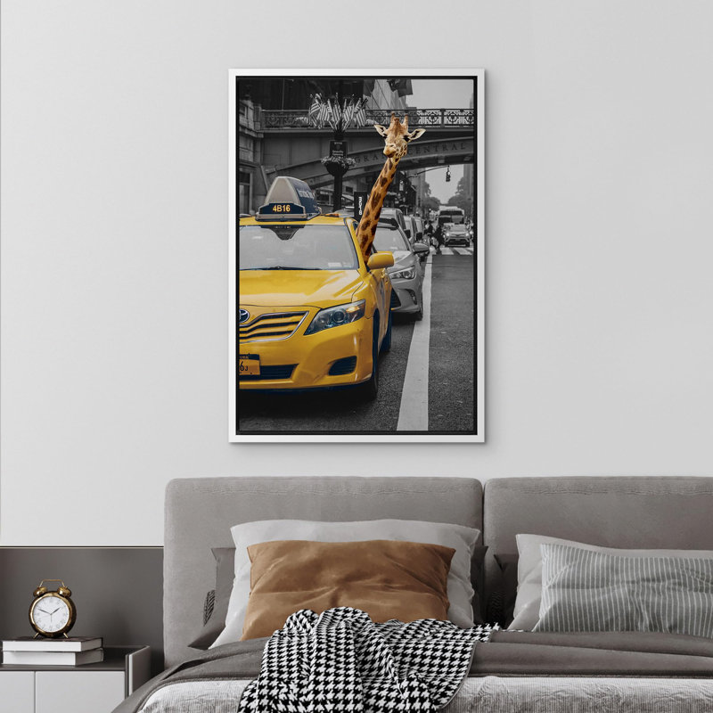 Drôle de décor de girafe citadine sur toile, H 24 po x l 16 po x P 1,5 po, Cadre blanc