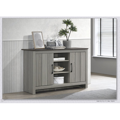 Console en chêne gris de 47 po de largeur avec tablettes et portes d'armoire Nyla, parfaite pour un rangement et une présentation élégants