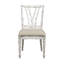 Chaise d'appoint à dossier à lattes de couleur crème en fausse fourrure