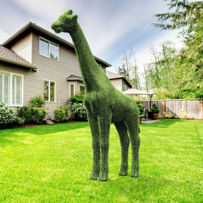 Topiaire de girafe en plein air