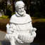 Statue de Saint François avec des écureuils