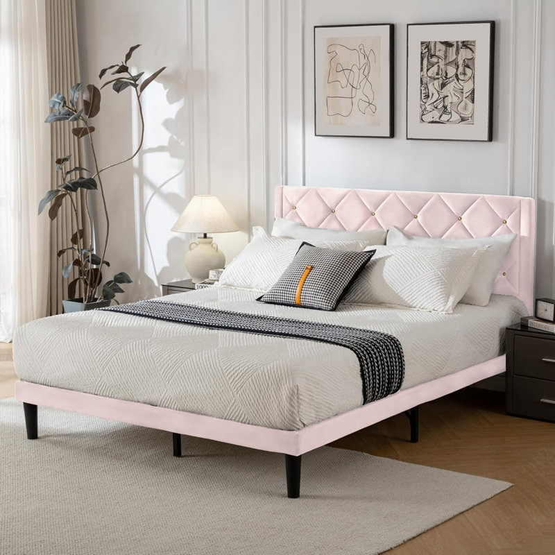 Structure de lit tapissier en velours rose pleine grandeur