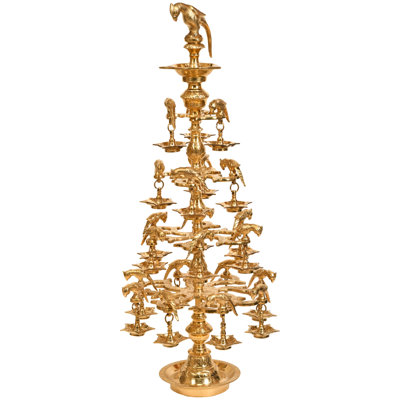Lampe à huile sur pied en laiton de 37 po fabriquée à la main | Sculpture traditionnelle indienne Deepam 22 perroquets | Décoration à finition dorée