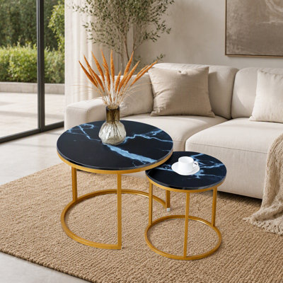 Ensemble de 2 tables basses gigognes à plateau noir avec cadre doré, tables rondes en bois et motif en marbre, salon, chambre à coucher, appartement, table de chevet simple industrielle moderne