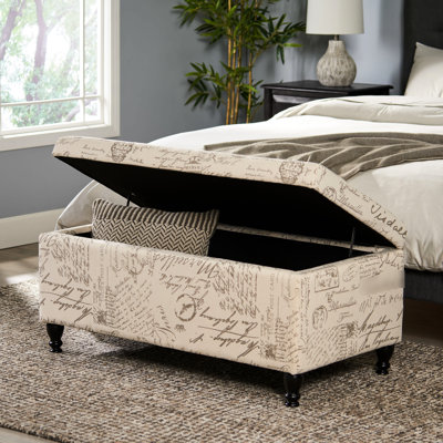 Rangement en tissu de lin beige, structure en bois, finition traditionnelle et tendance avec housse, détails décoratifs