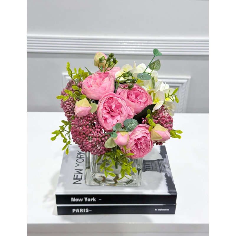 Arrangement artificiel de pivoines, hortensias et baies roses douces - arrangement floral réaliste et élégant pour la décoration intérieure