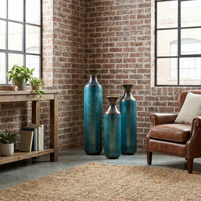 Vases de sol artisanaux en métal bleu turquoise (lot de 3) – Vases décoratifs hauts, rustiques et cuits au chalumeau, parfaits pour une décoration de style ferme ou bord de mer.
