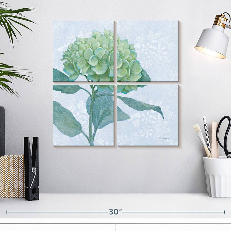 Harnek Blue Hydrangea Light, 18" H x 18" W