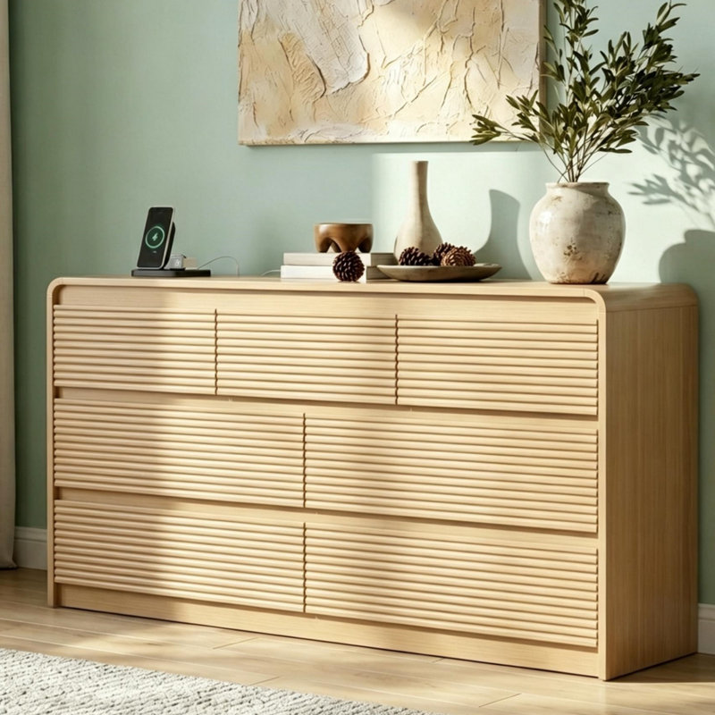 Commode 7 tiroirs pour la chambre à coucher, commode cannelée avec station de charge intégrée, commode large en chêne naturel, organisateur de rangement à bord arrondi pour le salon de la chambre à coucher