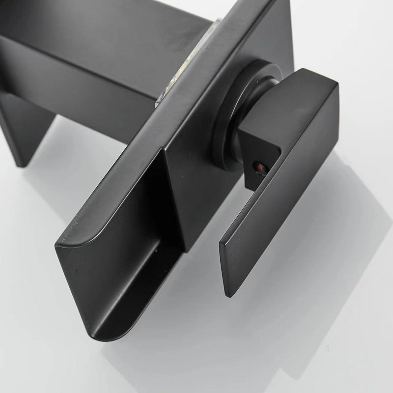 Robinet de salle de bain moderne en nickel brossé pour salle de bain avec poignée simple convenant à 1 trou