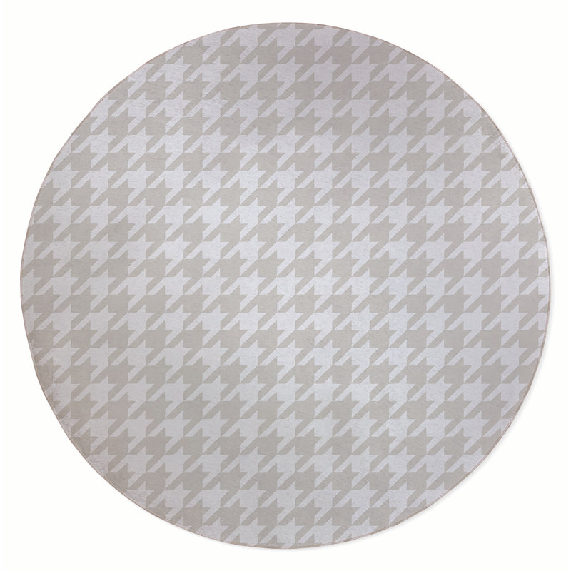 Send in the Hounds Outdoor Rug, Round 5'