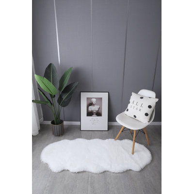 Tapis blanc à poils longs Mane