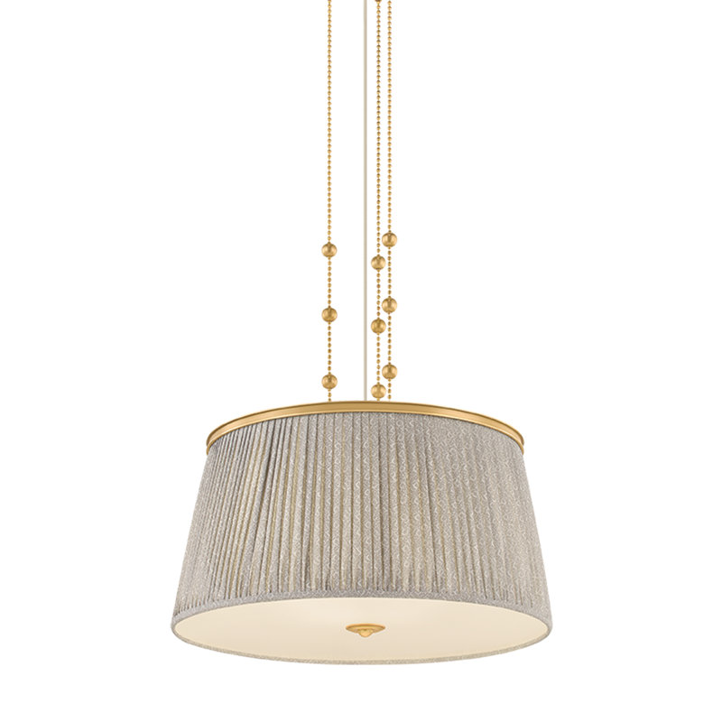 Valeria Pendant, 28, 3