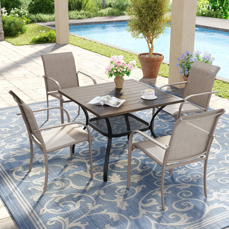 Ensemble de salle à manger de patio pour 4 personnes avec chaises empilables PVC-coated polyester