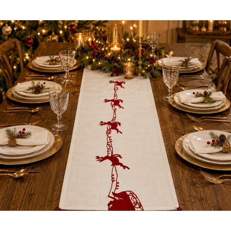 Chemin de table à broderie flora avec cloches et rennes, L 54 po x l 16 po
