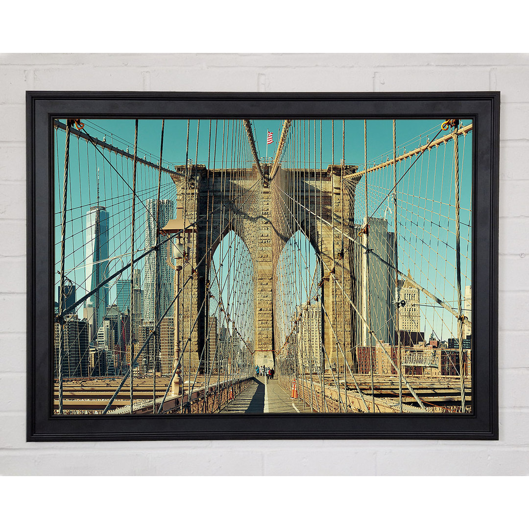 Spaziergang durch die Brooklyn Bridge Gerahmter Druck