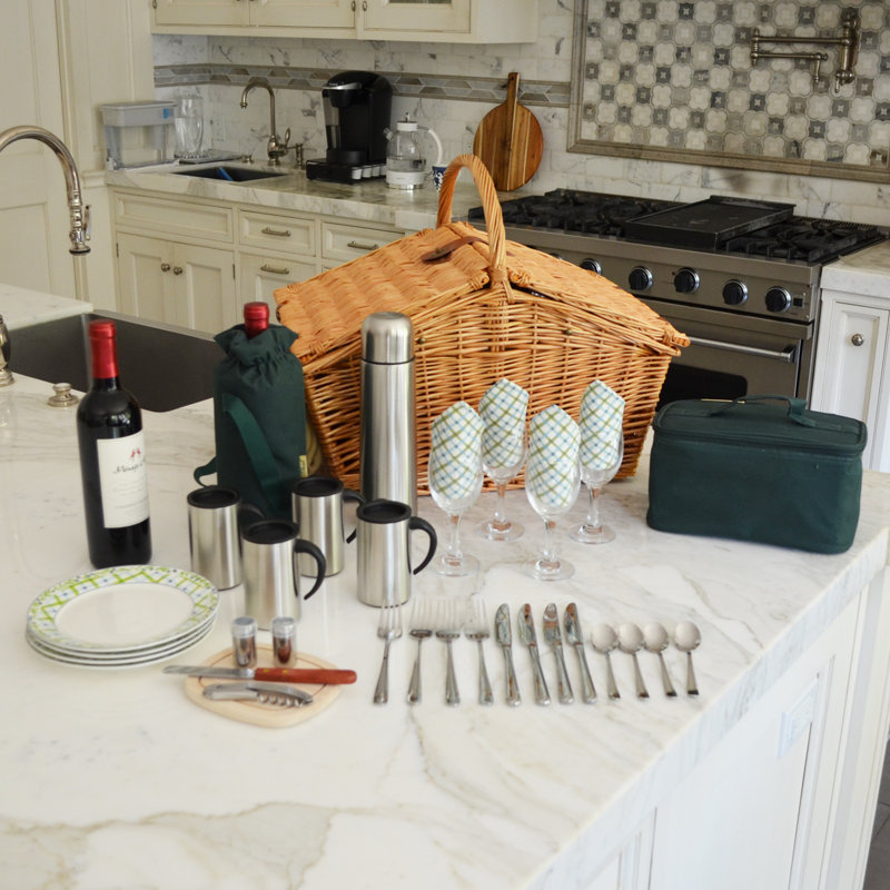 Panier Huntsman pour quatre avec couverture en pavillon de jardin