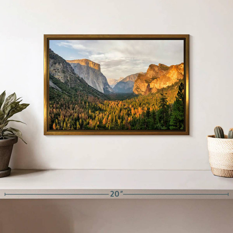 Vallée de Yosemite au lever du soleil, Cadre flottant doré, 13 po x 9 po