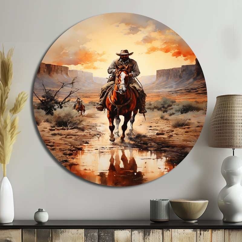 Cowboy chassant le coucher de soleil II - Art rond en métal, H 29 po x l 29 po