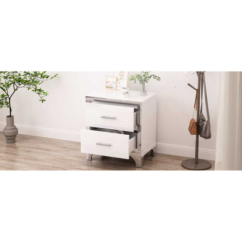Table de chevet blanche avec finition ultrabrillante, 2 tiroirs et poignées en métal