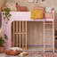 Lit mezzanine simple avec tablettes, lit mezzanine en bois avec échelle et tablettes de rangement, rose et chêne naturel-133682834-133682842