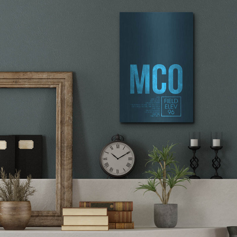 "MCO ATC" par O8 à gauche, H 16 po x l 12 po