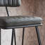 Ensemble de 2 tabourets de bar industriels, sans les tables-933858117