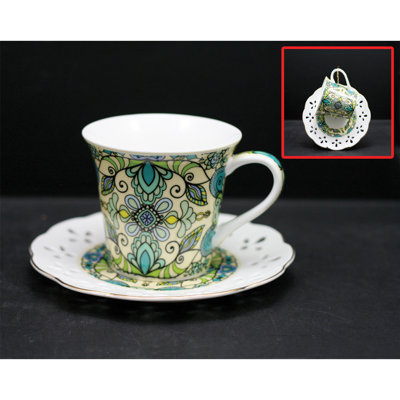 Ensemble de tasses et soucoupes