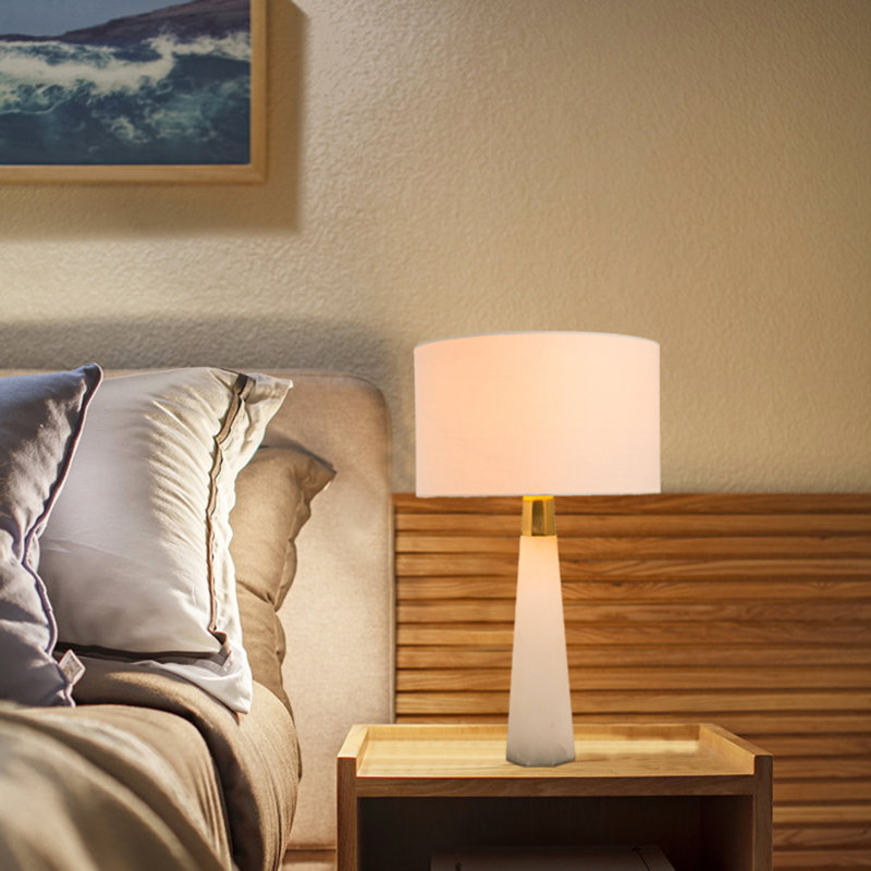 Lampe de table 1 lumière Newburg d'une hauteur de 28 po avec base en pierre d'albâtre blanche