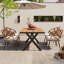 Ensemble contemporain d'extérieur avec chaises en rotin PE et table en bois plastique, convient aux jardins et aux pelouses