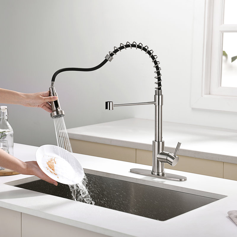 Maiguoone Single Handle Pull Down Kitchen Faucet with Deck Plate