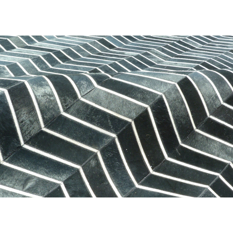 Natural Hide Cowhide Chevron Area Rug, Rectangle 5' x 8'