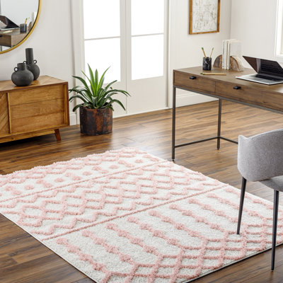 Tapis rose / beige en polyester tissé à la machine Silburn Southwestern