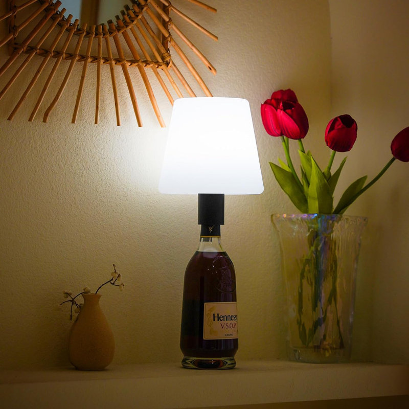 Harilla Armed Sconce, Matte Black