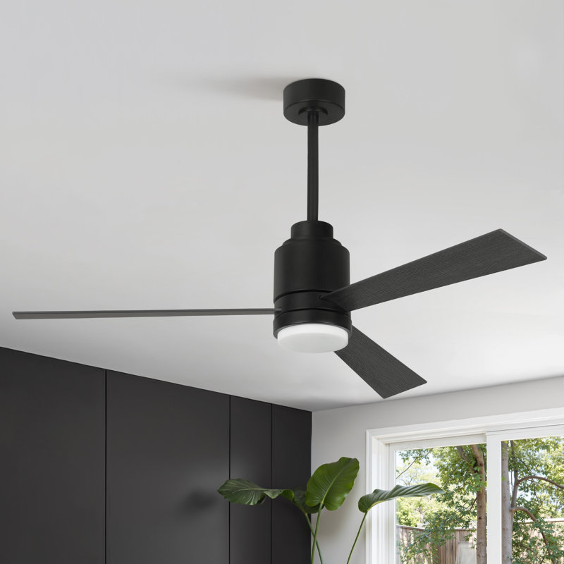 Ventilateur de plafond à intensité variable de 52 po avec lumière et pales réversibles, Noir