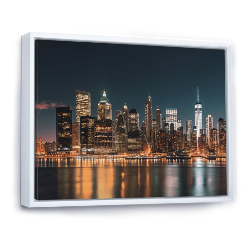 «Reflection of New York City at Night», reproduction sur toile, H 34 po x l 44 po x P 1,5 po, Cadre flottant blanc