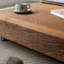 Table basse de style nordique en bois massif.-1096838936