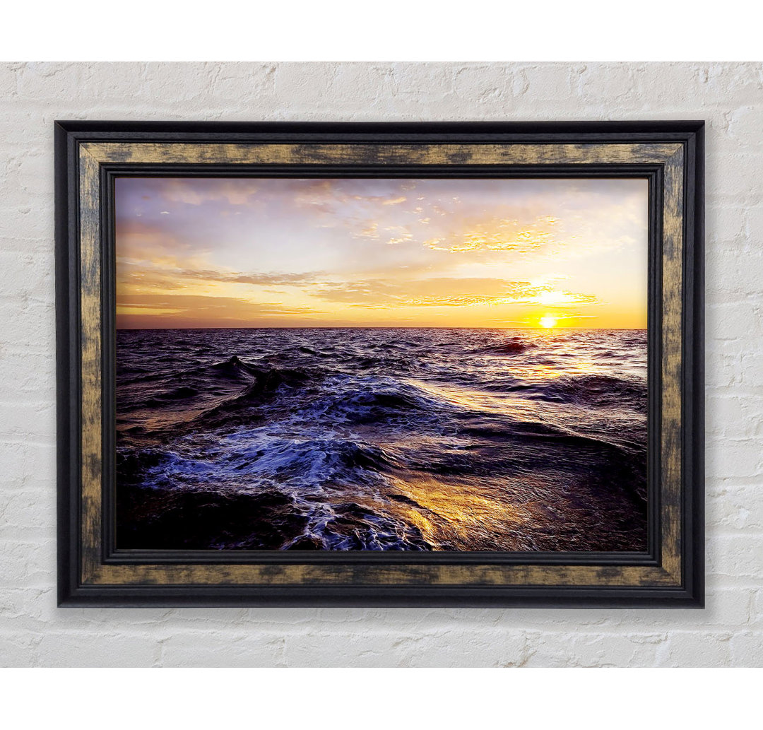 Golden Waves Crashing - Bilderrahmen Kunstdrucke