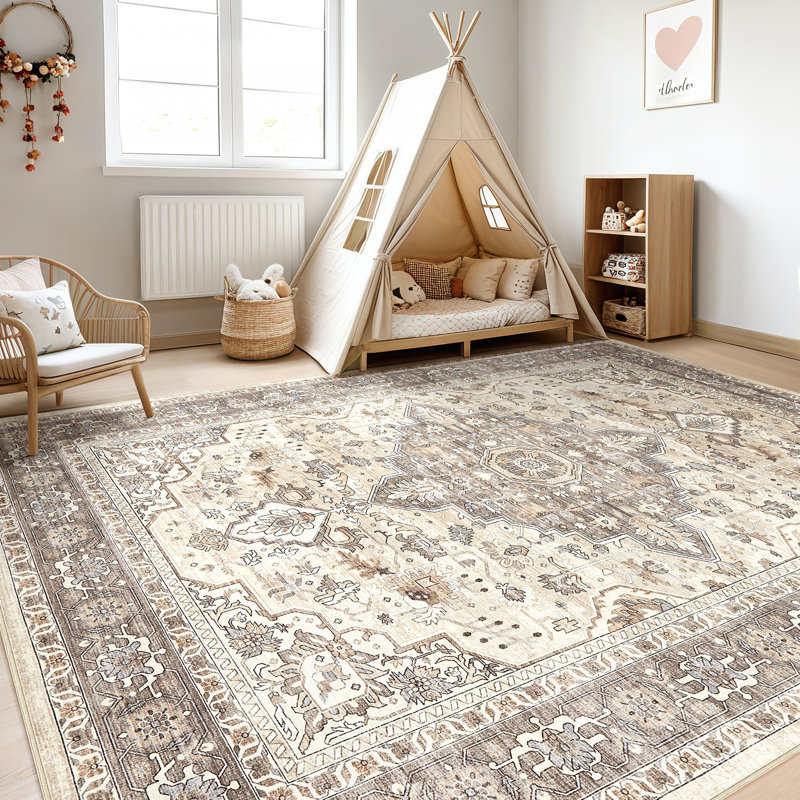 Tapis oriental lavable à la machine avec envers antidérapant Aasen, Brown, Rectangle 7' x 9'