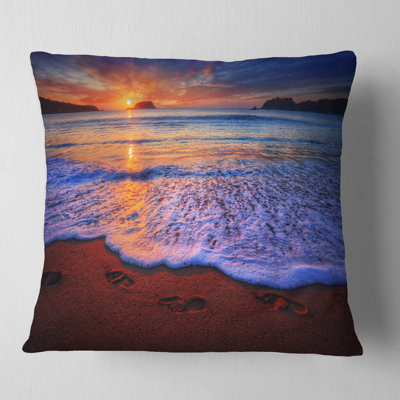 Oreiller en couleur coucher de soleil par-dessus de belle mer