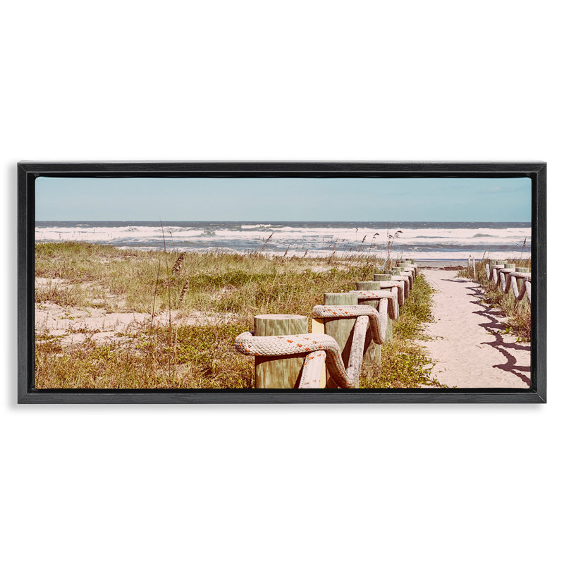 "Eastern Beach Walkway", art mural encadré par Stede Bonnett, Cadre flottant noir de jais, H 11 po x l 25 po
