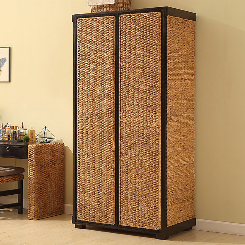 Garde-robe de luxe en rotin clair