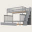 Lit superposé simple au-dessus d'un lit double avec lit gigogne et escalier, structure en bois massif avec tablettes de rangement, conception peu encombrante-81668376