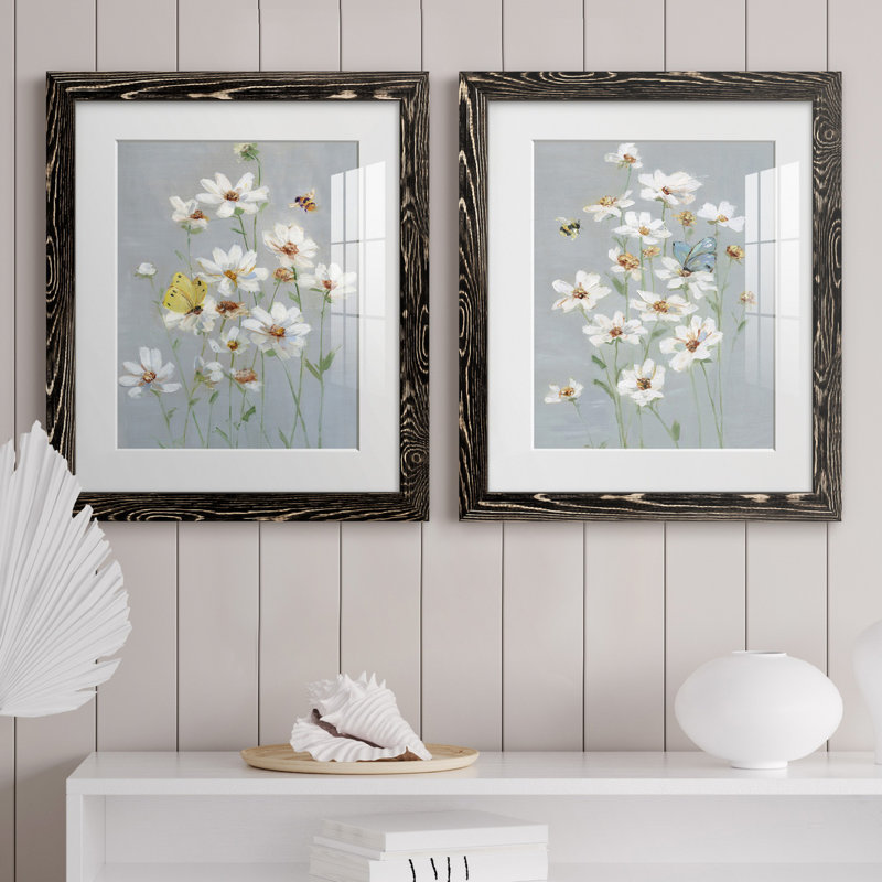 «Gathering Daisies I» - Peinture, Blanc, Papier avec cadre noir, H 20 po x l 17 po x P 1 po