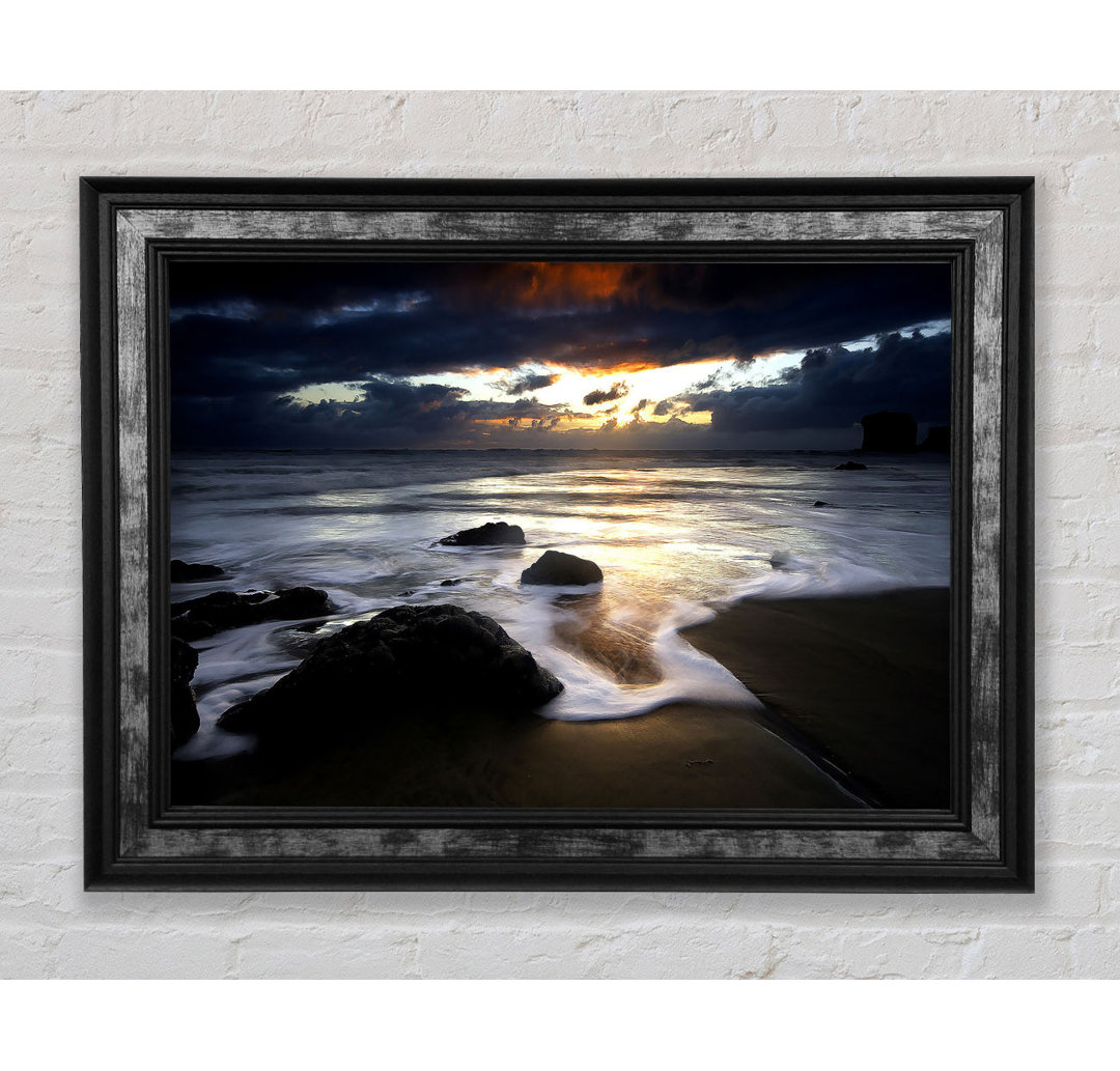 Beautiful Beach Ocean As Dawn Breaks - Einzelbildrahmen Kunstdrucke