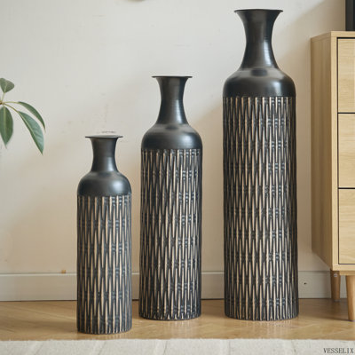 Ensemble de 3 grands vases de sol noirs à motif texturé, de 83 à 50 cm (32,68 à 19,69 pouces).